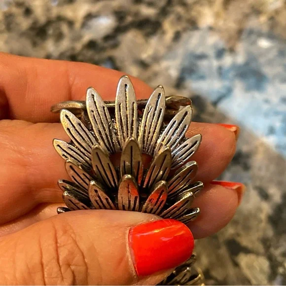 🐸 Stretchy silver-toned feather bead bracelet - Picture 7 of 9